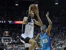 中国竞彩网-文班亚马首秀数据(文班亚马和霍姆格伦)