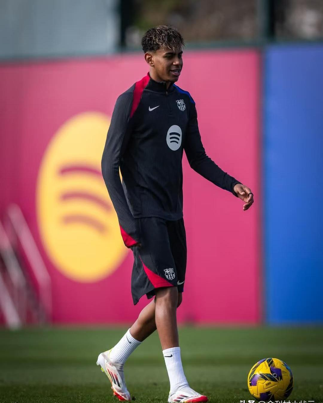 竞猜首页-巴萨即将出售19岁前锋(巴萨即将出售19岁前锋的球衣)