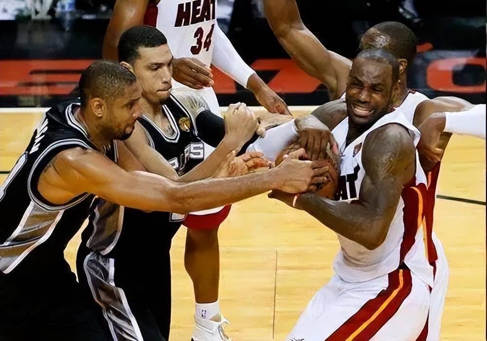 竞彩网-勒布里斯防守(勒布朗几次防守一阵)