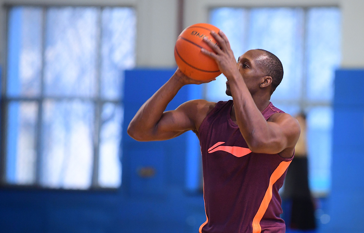 竞彩足球-包含布拉德利·比尔绕桩投篮的词条