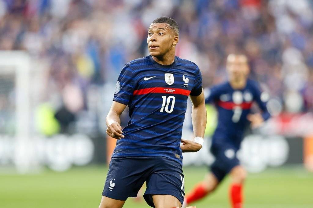 竞彩足球-姆巴佩裤子帐篷(姆巴佩穿藏衣图片)